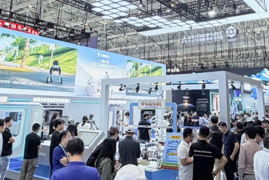 越疆闪耀WRC 2026,新一代具身全栖机器人线下首次亮相