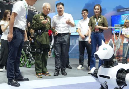 九旬老兵穿戴外骨骼火遍全网,它来自中国兵器远山智行