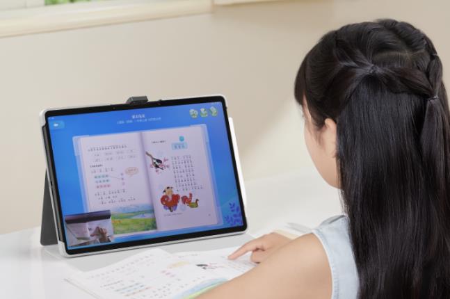 开学季学习机大换代,电动摄像头成安全“新标配”