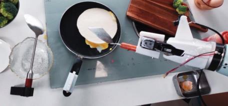 量化派跑通机器人手抓饼制作流程 “物理AI”具身智能解决方案在餐饮场景验证再升级